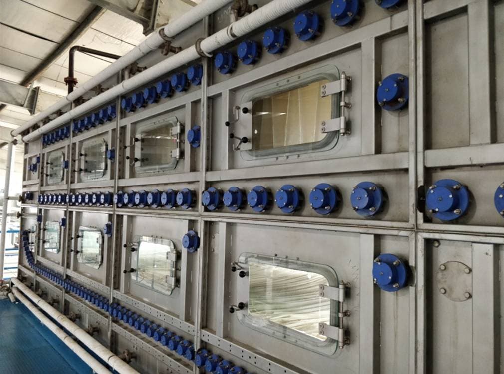 Continuous Bleaching Range machine in operation on the factory floor