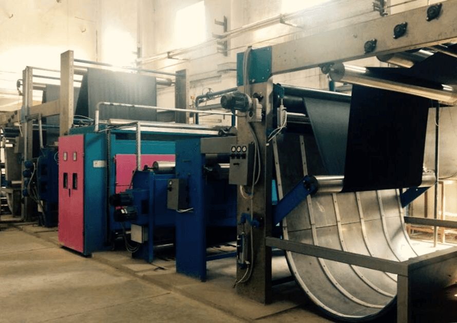 Continuous Singeing Range machine in operation on the factory floor
